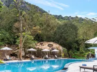 Sterling Munnar Hotels in Munnar