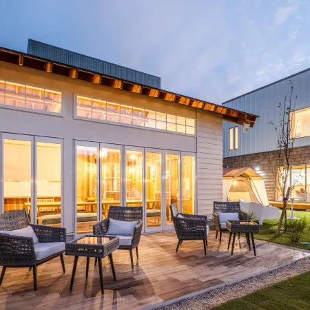 Nagahama Lifestyle Glamping Hotel
