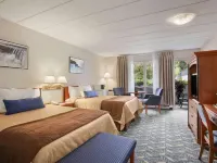 Travelodge by Wyndham Niagara Falls at the Falls Hotels near Rainbow Bridge