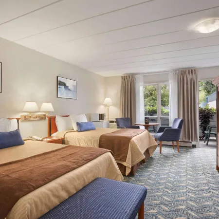 Travelodge by Wyndham Niagara Falls at the Falls