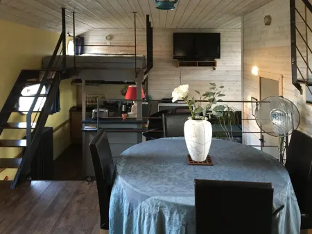 Boat for Guest Отели рядом с достопримечательностью «Museum of Playing Cards»