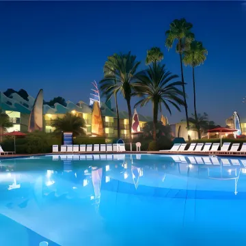 Disney's All-Star Sports Resort Отели рядом с достопримечательностью «Аквапарк Тайфун-Лагун»