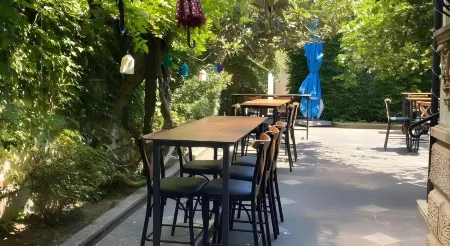 Karvi Hostel & Suites