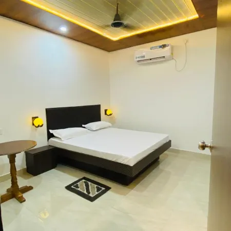Royal Excellency Inn