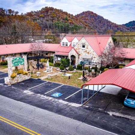 Phillips Historic Motel & Cottages
