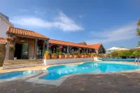 The Farmhouse Hotel and Restaurant - Pool