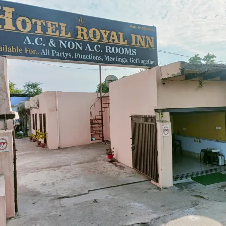 Hotel Royal Inn Отели рядом с достопримечательностью «Железнодорожная станция Сатна»