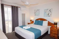 The Shores Holiday Apartments - Jacuzzi