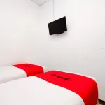 RedDoorz Near Kota Lama Semarang - Pensions