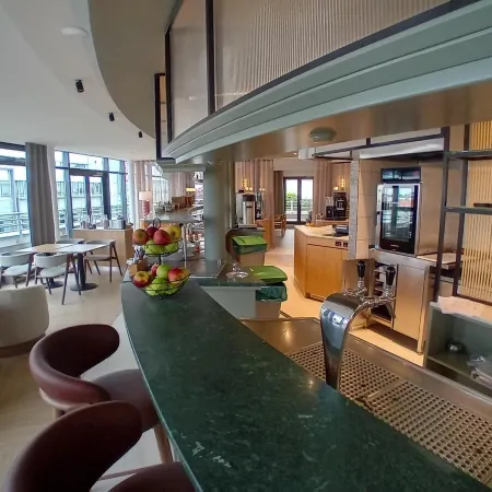 Radisson Hotel Berlin Charlottenburg Отели рядом с достопримечательностью «Станция метро Konstanzer Straße»