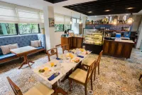 The Henry Resort Dumaguete - breakfast