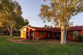 The Lodge Motel, Newman
