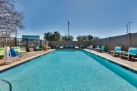 Holiday Inn Express & Suites Irving Conv Ctr - Las Colinas