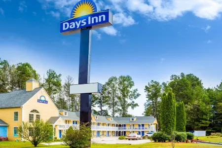 Days Inn by Wyndham Cornelia Отели в г. Деморест