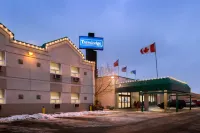 Travelodge by Wyndham Winnipeg East Các khách sạn gần University of Manitoba