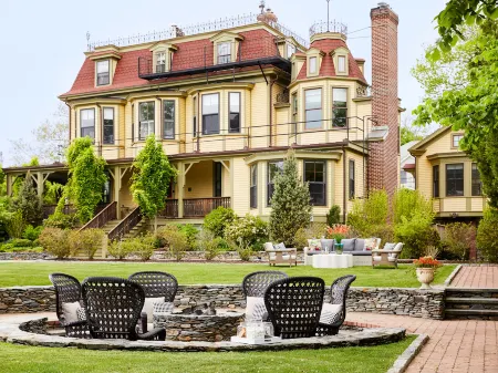 The Cliffside Inn Отели рядом с достопримечательностью «Клифф Уолк»