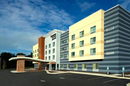 Fairfield Inn & Suites Hendersonville Flat Rock Отели в г. Купер Гэп