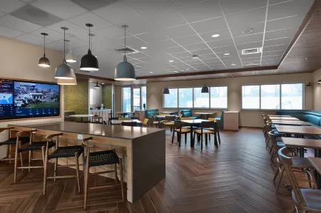 Fairfield Inn & Suites Coastal Carolina Conway Отели рядом с достопримечательностью «Конуэй Риверуок»