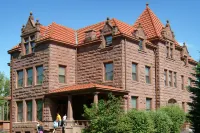 Residence Inn Billings Các khách sạn gần The Moss Mansion