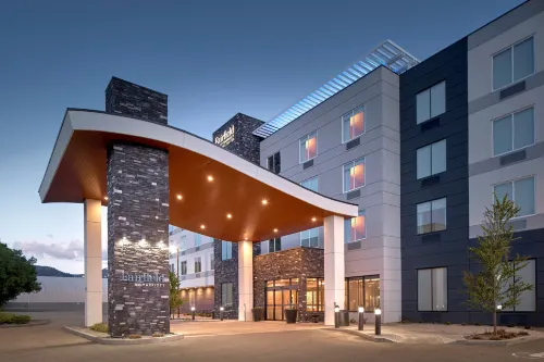Fairfield Inn & Suites Penticton Отели в г. Пентиктон