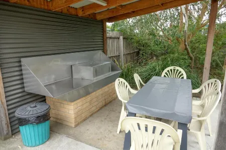 Bairnsdale Main Motel Отели рядом с достопримечательностью «St Mary's Catholic Church»