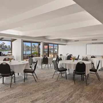 Executive Inn & Suites Oakland