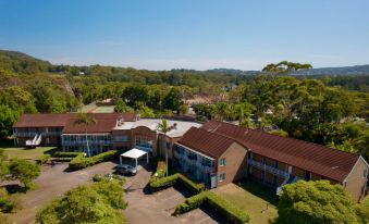 Seaside Garden Retreat Accommodation - Housity