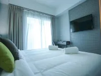 Stanton City Hotel Hotels near Borneo Trading Post