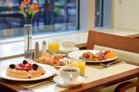 InterContinental Hotels SUITES HOTEL CLEVELAND by IHG - breakfast