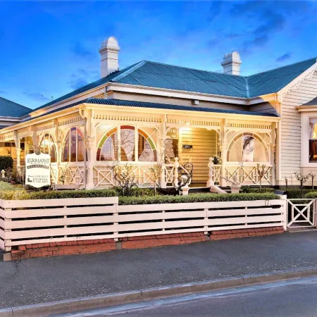 Kurrajong House Отели рядом с достопримечательностью «Городские часы»