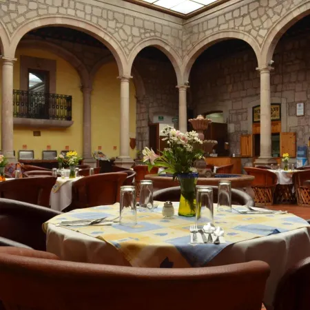 Howard Johnson by Wyndham Morelia Calle Real
