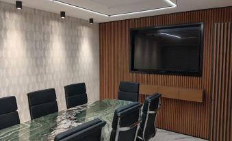 Expo Satelite 2750 Hotel & Suites