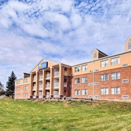 Comfort Inn & Suites Raphine - Lexington Near I-81 and I-64
