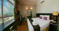 Allure Hotel & Suites Отели рядом с достопримечательностью «Университет Себу в Лапулапу энд Мандаю»