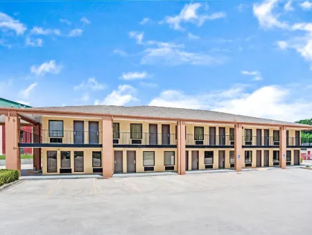 Days Inn by Wyndham Douglasville-Atlanta-Fairburn Road Отели в г. Хирам