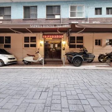 Goodstay Saewha Hostel Отели рядом с достопримечательностью «Станция метро Jongno-3ga»