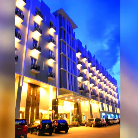 Orchardz Hotel Ayani Отели рядом с достопримечательностью «Памятник Digulis»