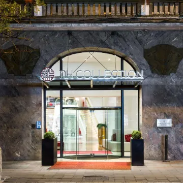 NH Collection Brussels Centre Отели рядом с достопримечательностью «Бельгийский центр комиксов»