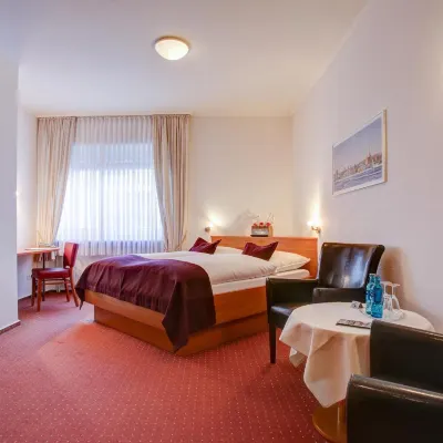 Hotel Consul Hotels near Norwegenkai Pier