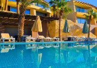 O Beach Hotel & Resort - Kolam Renang