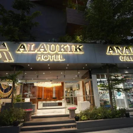 Alaukik Hotel