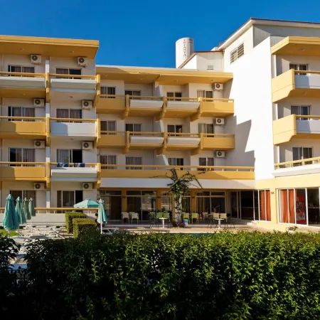 Trianta Hotel Apartments