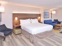 Holiday Inn Express & Suites INDIANAPOLIS DTN-CONV CTR AREA by IHG Hotels near Monument Circle