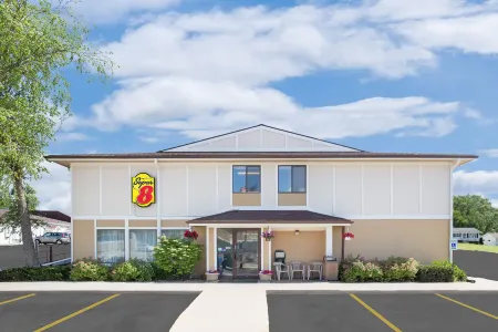 Super 8 by Wyndham Beaver DAM Отели в г. Клайман