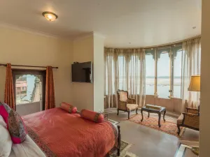 BrijRama Palace, Varanasi - by the Ganges