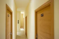 RedDoorz Plus @ Losari Makassar Hotels in Ujung Pandang
