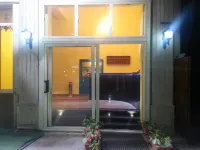 فندق رويال كراون Hotels near Shine gift shop