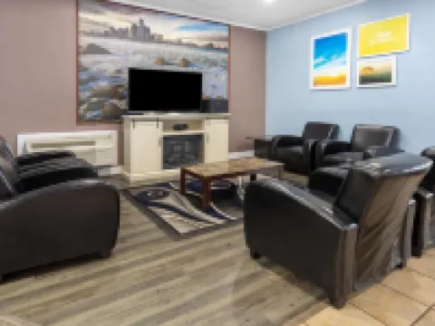 Travelodge by Wyndham Livonia/Canton/Novi Detroit Area Hotels in Wayne County