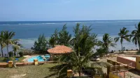 Lux Suites Eden Seafront Apartments فنادق في شانزو