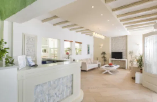 尼索斯提拉酒店